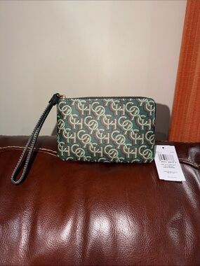 ‼️Coach Geeen Corner Zip Wristlet With Coach Monogram Print